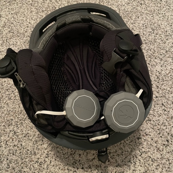 smith camber helmet speakers and the X Amazing sound, hidden away for